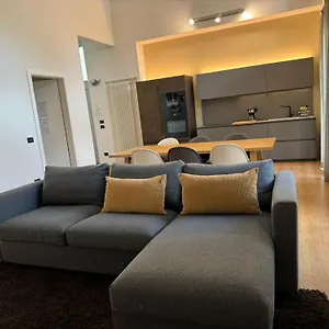 lovely-loft-molo.it-lombardy.com/